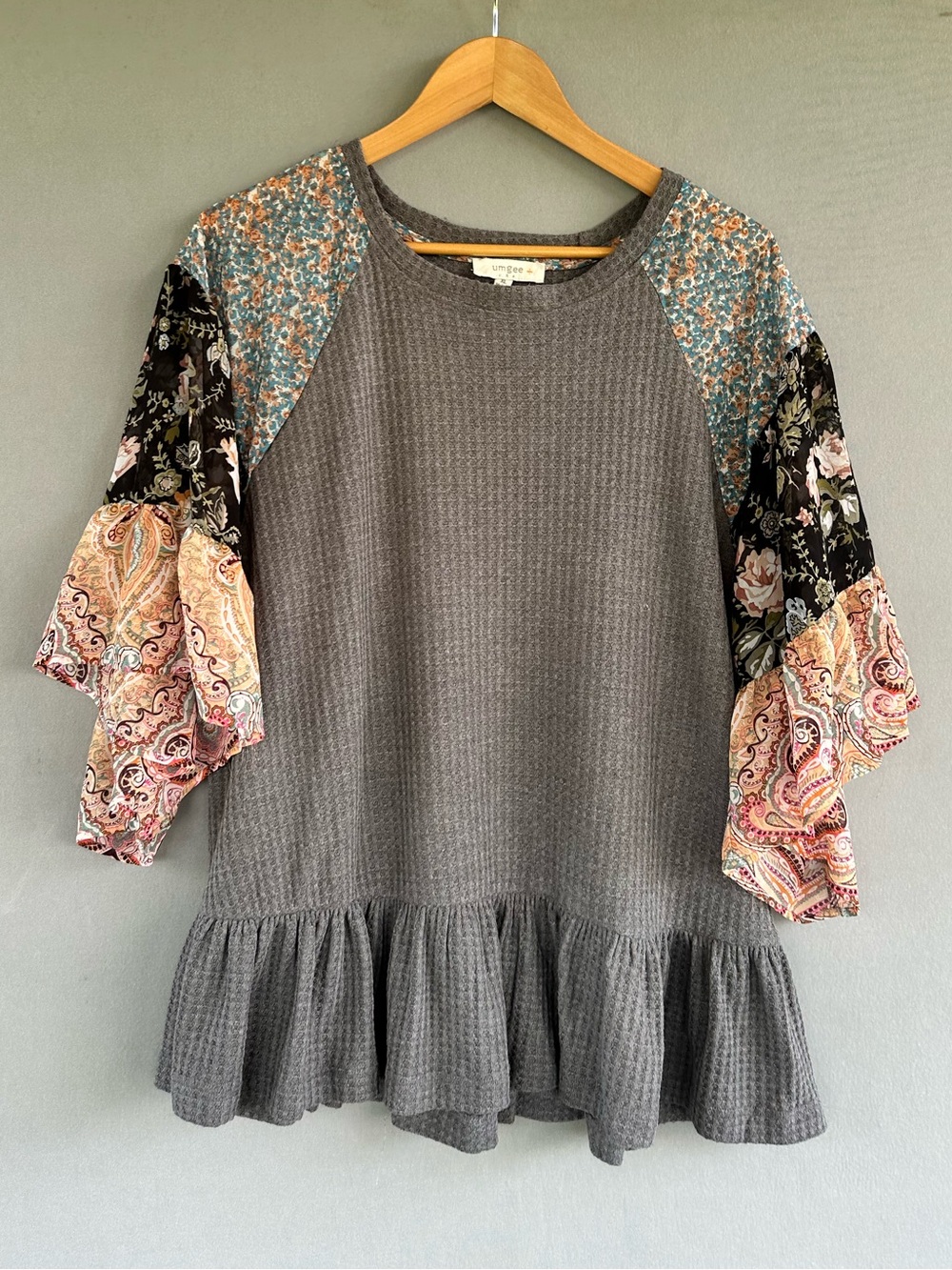Umgee Gray Mixed-Print Ruffled Hem Blouse - Picture 3 of 8